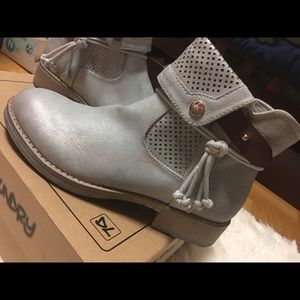 Dirty Laundry Smooth Silver boots